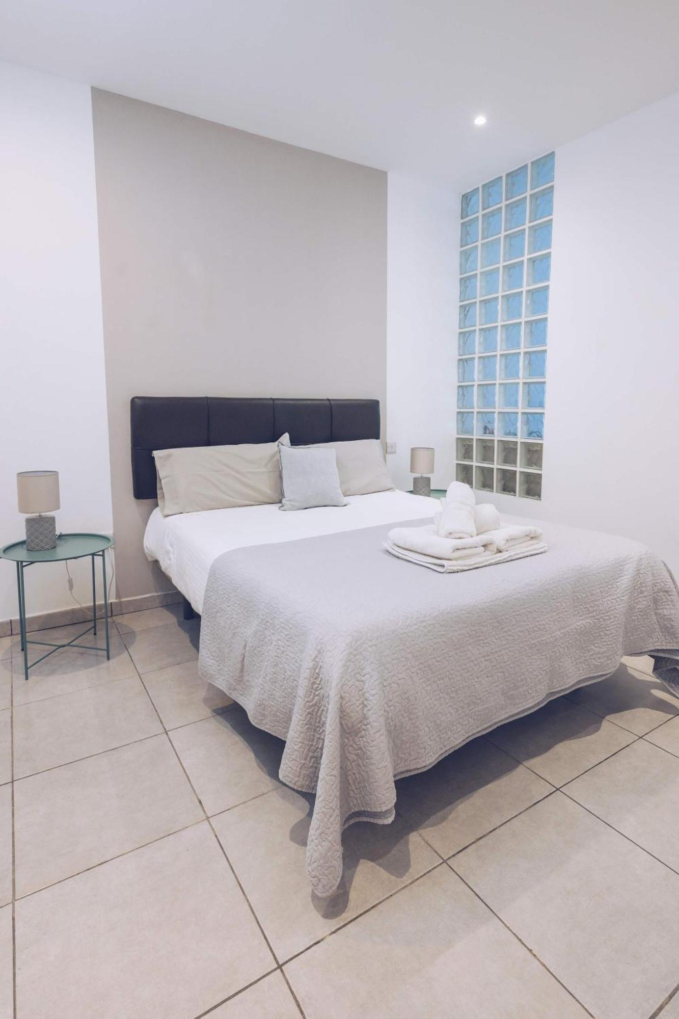 Ferienwohnung 2Br In The Zoko Contemporary And Convenient Gibraltar Exterior foto