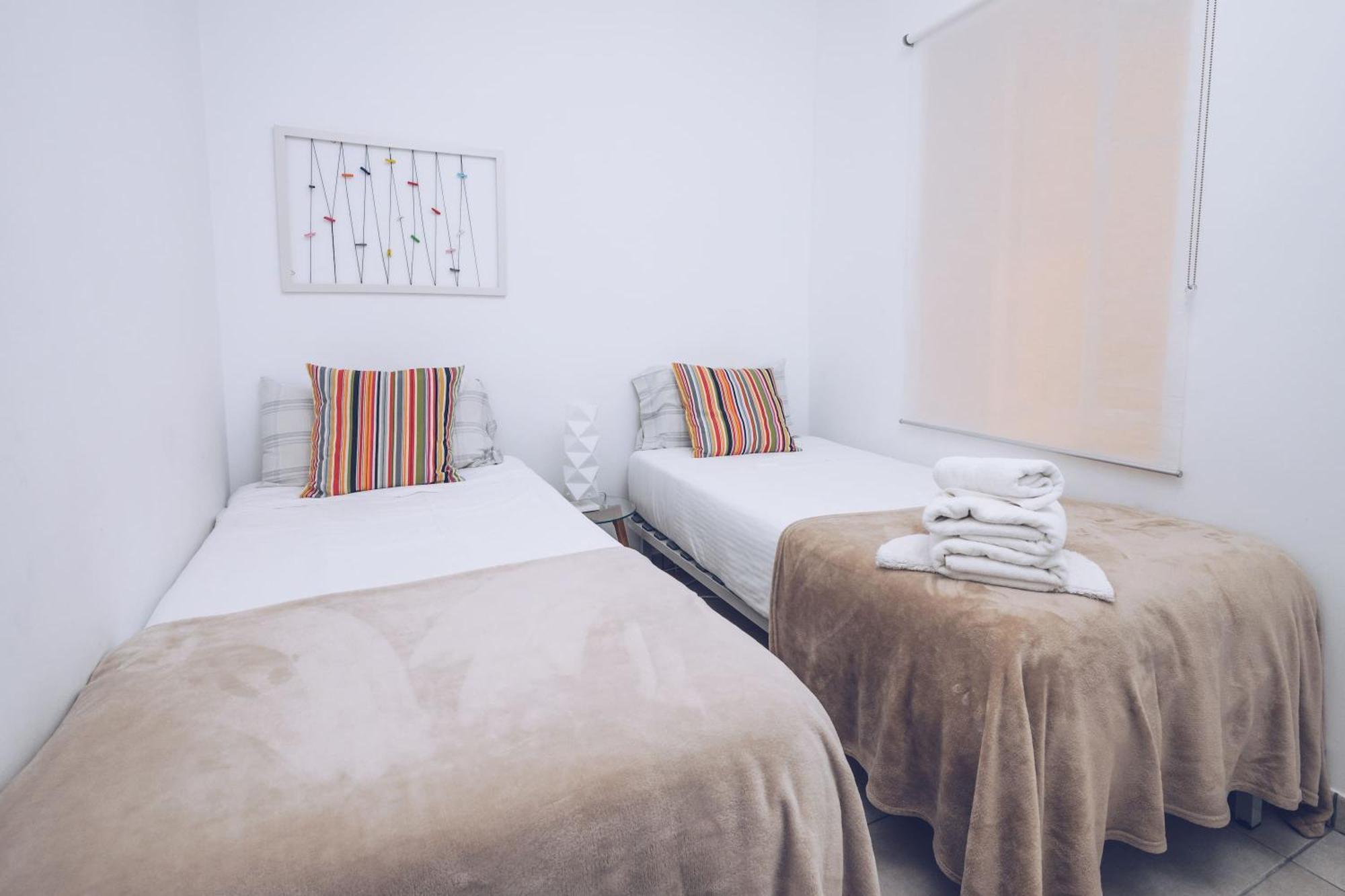 Ferienwohnung 2Br In The Zoko Contemporary And Convenient Gibraltar Exterior foto